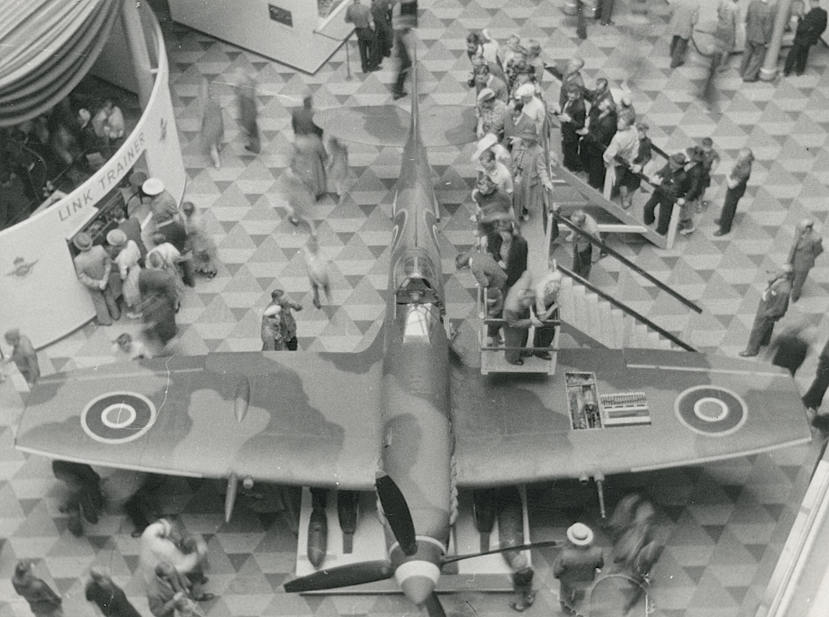 A Spitfire deployed in the the center hall in the department store was one of the main attractions of the exhibition. Neither serial number, nor individual code letters were visible on the fuselage (Museum of Danish Resistance)