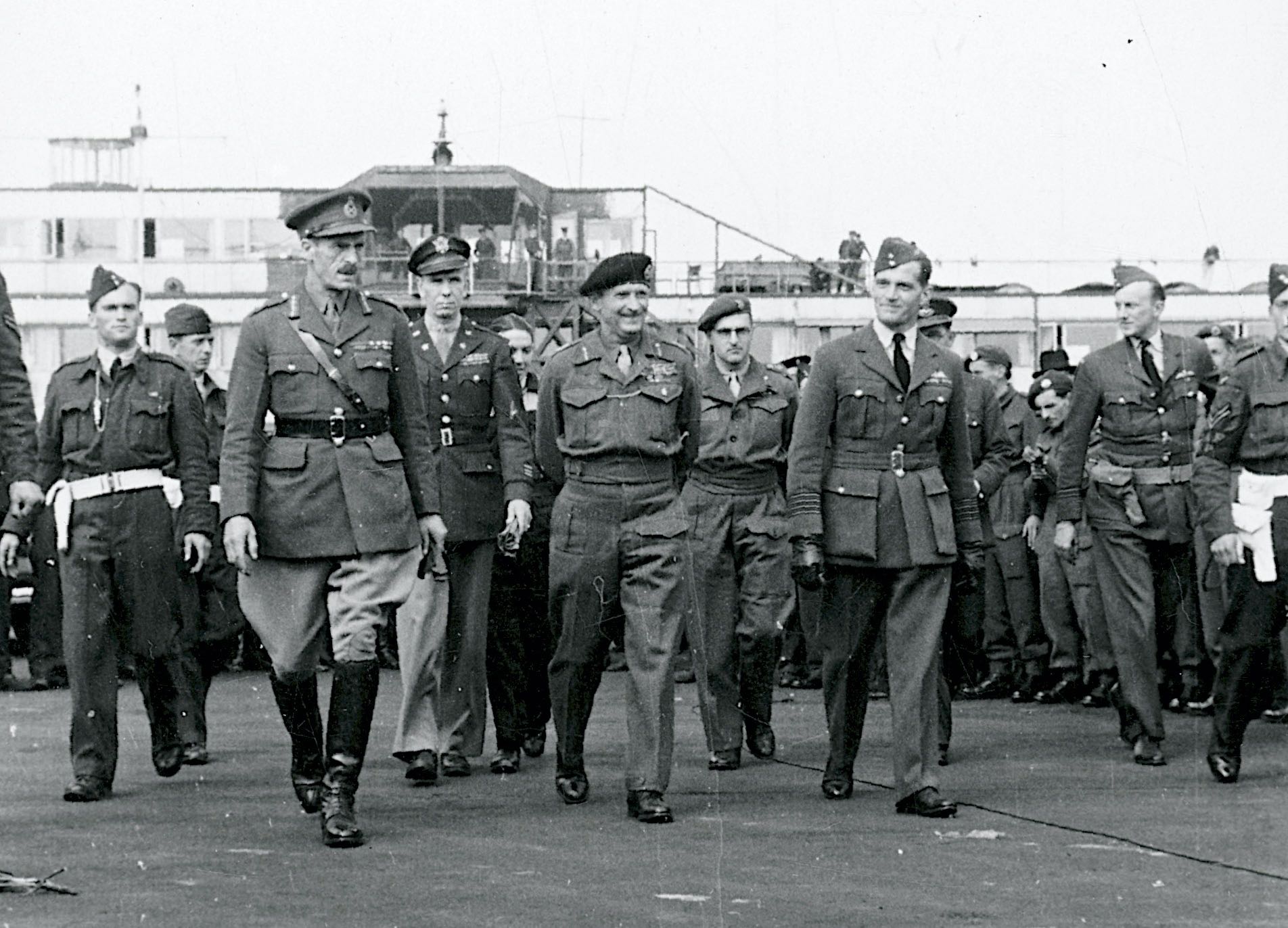 Field Marshall Montgomery visited Copenhagen on 12 May 1945. He was cheered as a celebrity from arrival to departure. This photo is captured in Copenhagen/Kastrup airport shortly before departure. To the right Flt Lt Vagn Christensen is seen guarding Montgomery, who is flanked by Gen. Dewing and Gp Cpt. Johnnie Johnson (Museum of Danish Resistance).
