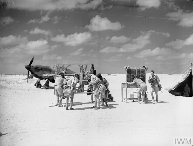 Pilots of 274 Sqn at their dispersal at Amriya, Egypt. The photo is taken prior to Kühle's posting at the squadron, but it gives an impression of the conditions at airfields in the desert war. © IWM (CM 136)