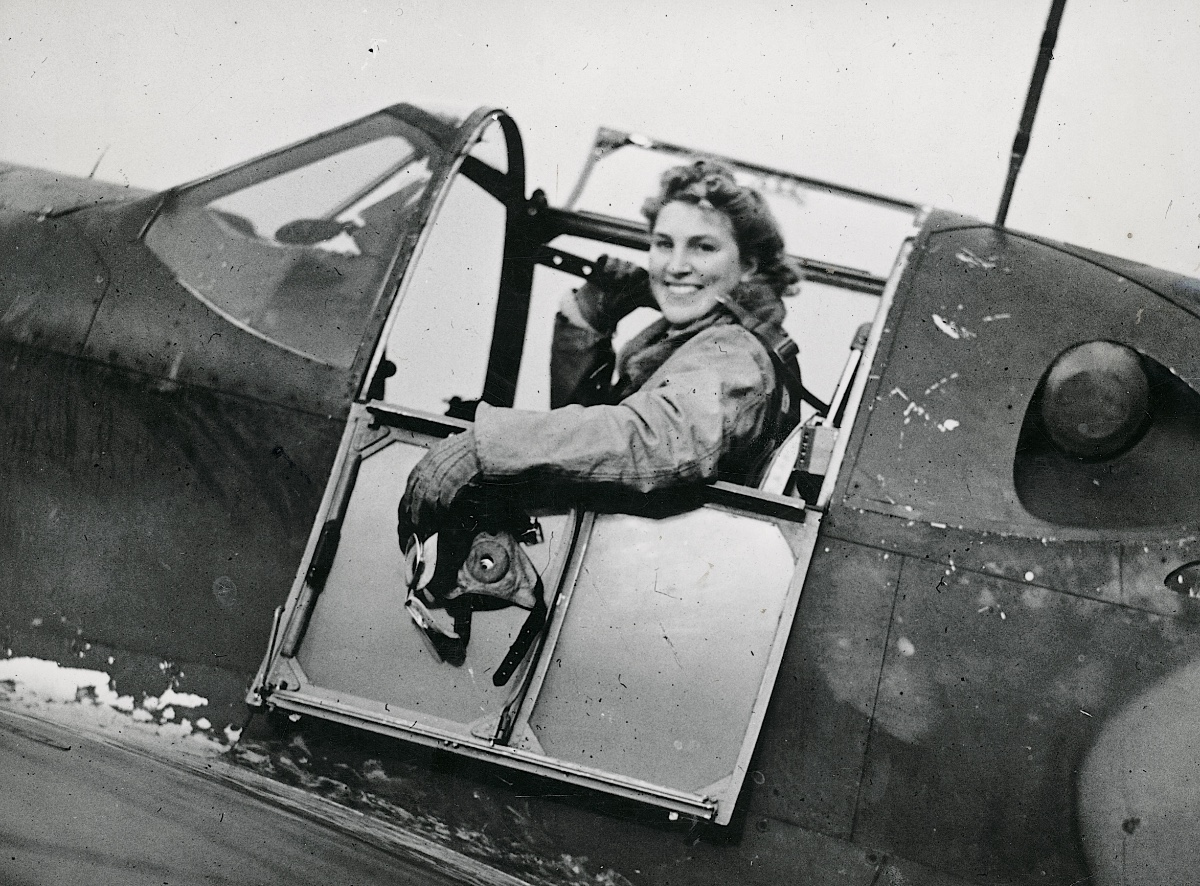Vera Strodl in the cockpit of a Mustang I during the war (Museum of Danish Resistance)