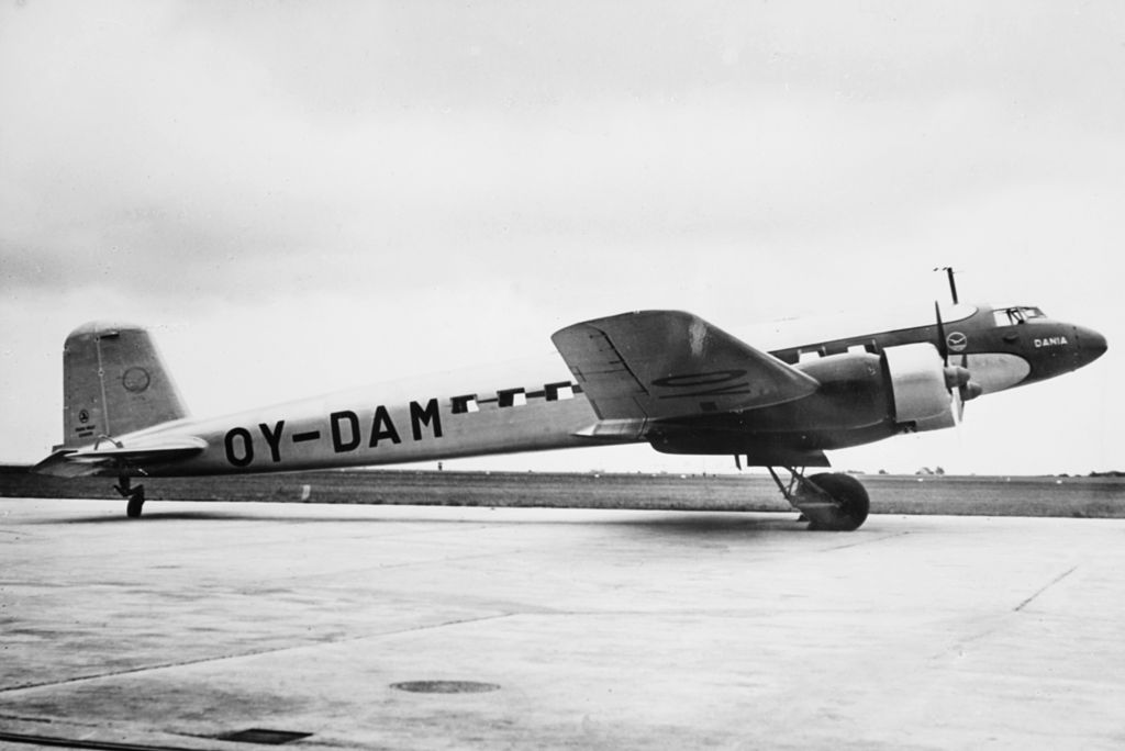 Danish Airlines' Fw 200A-02 Condor OY-DAM 'Dania' in 1939. The aircraft was later registered as G-AGAY 'Wolf' and DX177. The aircraft crashed on 12 July 1941 at White Waltham.