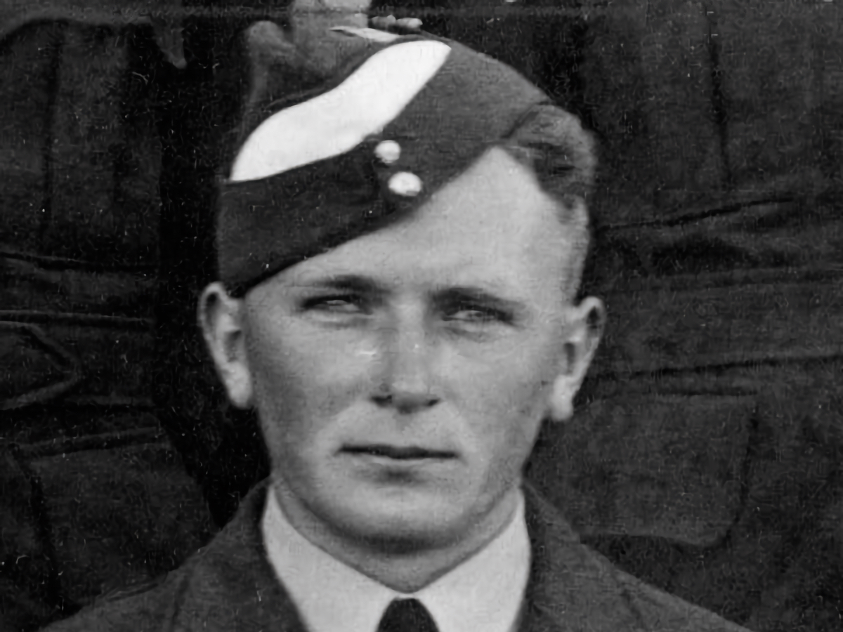 A close-up of Tambour from a group photo at 3 SFTS, RNZAF Station Ohakea, presumably in February or March 1942 (Air Force Museum of New Zealand Photograph Collection).